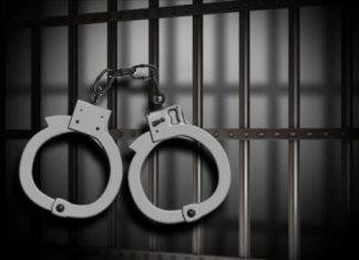 Tres arrestados por posesión ilegal de arma de fuego