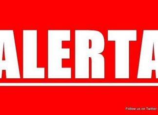 Residentes abandonan restos de vehículos y metales en aceras cercanas al vertedero