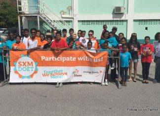 Minister of Culture Rita Bourne Gumbs and hundreds of volunteers that took part in the SXM Doet program