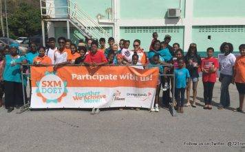 Minister of Culture Rita Bourne Gumbs and hundreds of volunteers that took part in the SXM Doet program
