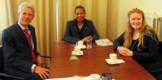 Minister Plenipotentiary Fleming-Artsen meets with representatives from the Oranje Fonds