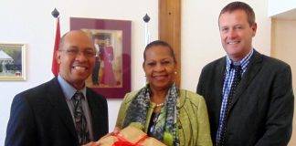 Minister Plenipotentiary Fleming-Artsen assists Foundation Secondary Education Windward Islands during working visit