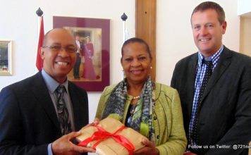 Minister Plenipotentiary Fleming-Artsen assists Foundation Secondary Education Windward Islands during working visit