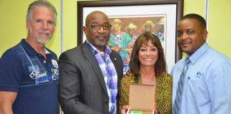 Minister TEATT Connor receives a visit from the Gagnone’s family long-time tourist visitors