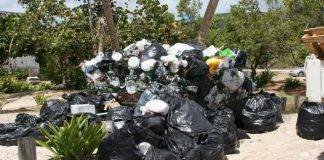 Nettoyage des plages après le week-end de Pâques
