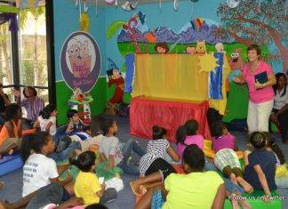 Spectacular puppet show at the library