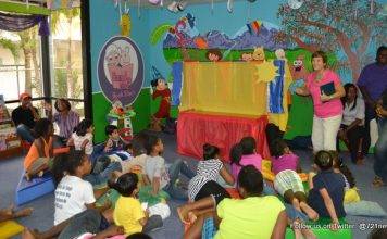 Spectacular puppet show at the library