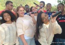 Island Gems donates wireless mics to Arias