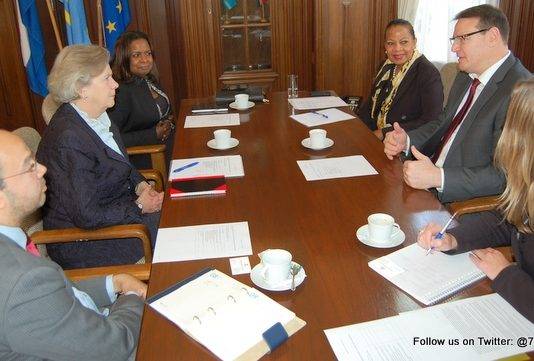 Ministers Plenipotentiary Meet with National Committee 4 and 5 May at Aruba House