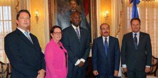 PRESIDENTE DANILO MEDINA RECIBE A GOBERNADOR DE SAN MARTÍN