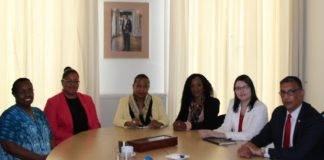 Ministers Plenipotentiary Fleming-Artsen discusses various issues with SZV