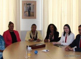 Ministers Plenipotentiary Fleming-Artsen discusses various issues with SZV