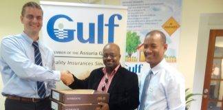 Gulf Insurances donates computers to USM