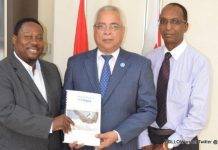 Prime Minister Gumbs receives 2014 Annual Report from Corporate Governance Council