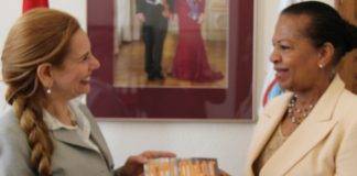 Minister Plenipotentiary Fleming-Artsen receives second volume of the Diplomatic Magazine ‘Diplomat’