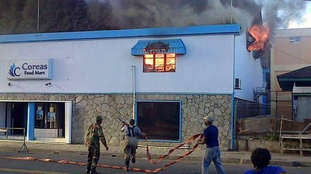 Saint Vincent: Video of fire at Coreas Mini Mart in Kingston