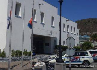 Colegas rinden homenaje al oficial Gamali Benjamin en primer aniversario de su muerte