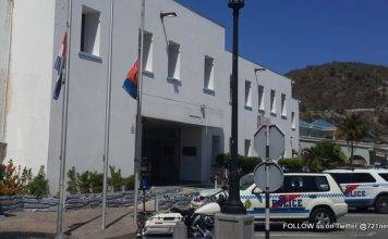Colegas rinden homenaje al oficial Gamali Benjamin en primer aniversario de su muerte