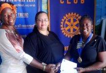 St. Maarten Optical N.V. donates glasses to Rotary Sunrise