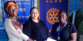 St. Maarten Optical N.V. donates glasses to Rotary Sunrise