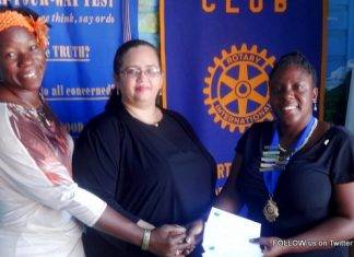 St. Maarten Optical N.V. donates glasses to Rotary Sunrise