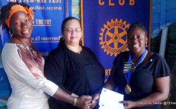 St. Maarten Optical N.V. donates glasses to Rotary Sunrise