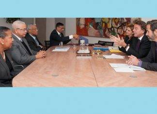 Prime Minister Gumbs meets with Dutch Minister of Foreign Affairs Koenders