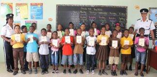 Primary School Grade Four students graduates DARE Program