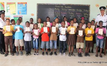 Primary School Grade Four students graduates DARE Program