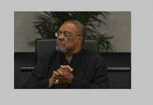 Former Justice Minister says citizens should be allowed to protect themselves