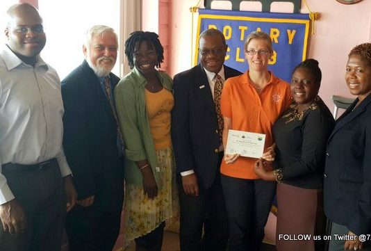 CPS receives donation of special vaccine carriers from Rotary Club St. Martin Sunrise