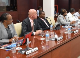 Sint Maarten Airport meets with central committee