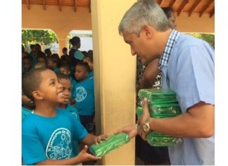 Member of Parliament “Theo gives away 60.000 pencil cases”