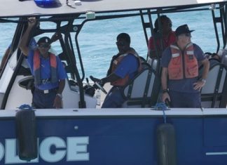 Varias personas desaparecidas y cuatro rescatadas al zozobrar embarcación en IVB