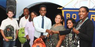 Rotary Club presents school bags with supplies to Ki-mani