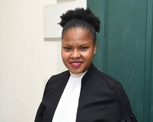 Mackeson presenta queja oficial por maltrato policial en la Oficina Nacional de Detectives