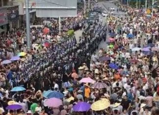 China incinerator plans lead thousands to protest