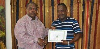 SABA News: Rules for Saba Carnival 2016 and Wilson presents Certificate of Appreciation to Willis Lucas