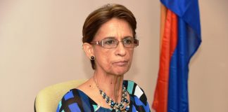 El ministro Christopher Emmanuel a los socios de la coalición: “Quien esté en línea con la posición holandesa no debería ser parte de la coalición”.