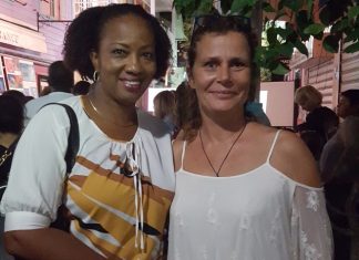 Minister of Culture Jacobs commends Artist Tes Verheij on the opening of a new larger gallery