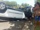 SUV da la vuelta en Bellevue carretera