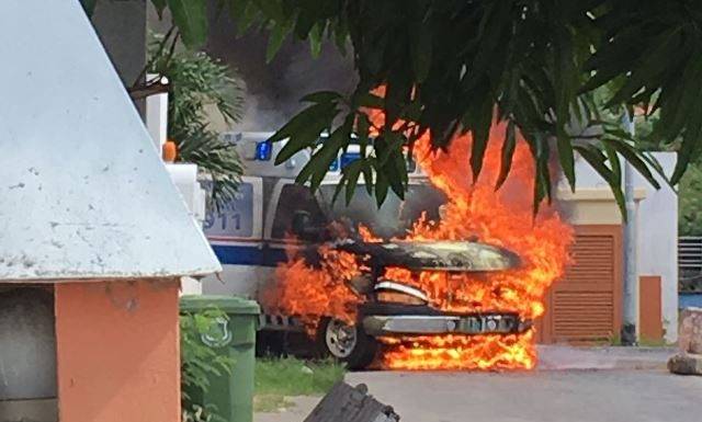 Se incendia ambulancia que fue a recoger seguridad enfermo en Ebenezer