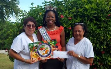 Miss Mature Queen donates to Diabetes Foundation