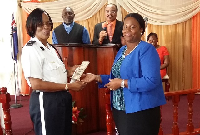 asupt-sylvia-hodge-receives-plaque