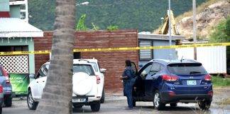 Equipos de RST y de la policía practican allanamiento en Petit Chateau y El Capitán