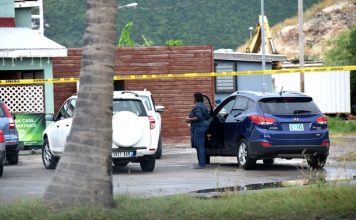 Equipos de RST y de la policía practican allanamiento en Petit Chateau y El Capitán