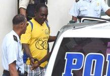 Prolongan detención a 3 tripulantes de barco que transportaba 10 cubanos indocumentados