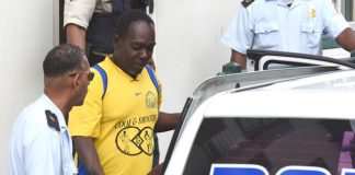 Prolongan detención a 3 tripulantes de barco que transportaba 10 cubanos indocumentados