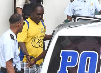 Prolongan detención a 3 tripulantes de barco que transportaba 10 cubanos indocumentados