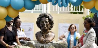 Minister Jacobs unveils bust of late teacher Marie Genevieve de Weever